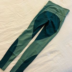 NWOT Lululemon Wake & Train Color Block High-Waisted Leggings